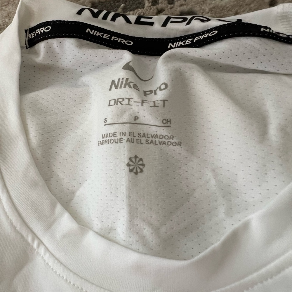 NWT Nike White Pro Slim Short Sleeve Training T-Shirt Size Small - Picture 3 of 4